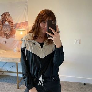 Nike Cropped Windbreaker